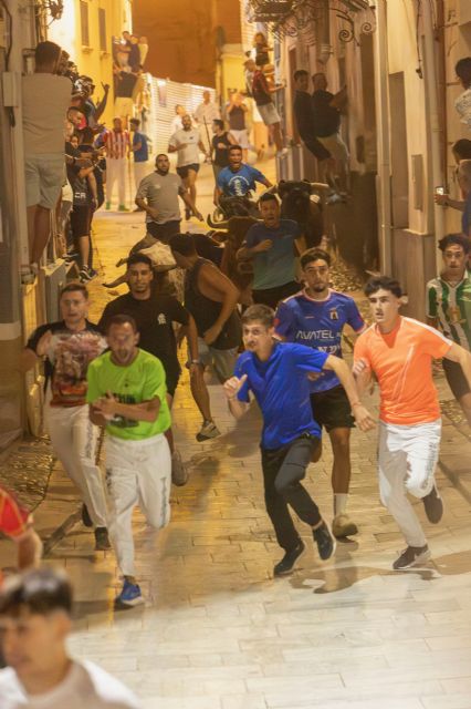 El primer encierro nocturno de las Fiestas Patronales de 2026 deja vertiginosas carreras por las calles del casco antiguo de Blanca tras un prolongado recorrido El primer encierro nocturno de las Fiestas Patronales de 2026 deja vertiginosas carreras por las calles del casco antiguo de Blanca tras un prolongado recorrido