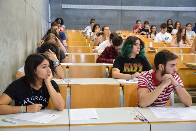 Muchos de quienes se examinan en septiembre lo hacen para subir nota - 1, Foto 1