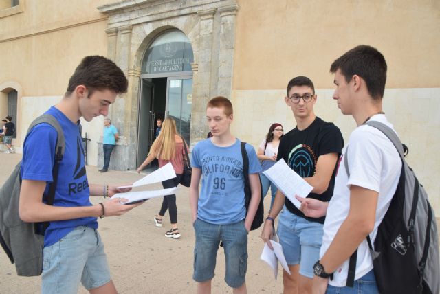 Pros y contras de la última EBAU de septiembre: “Hay más tiempo para estudiar pero te fastidia el verano” - 1, Foto 1