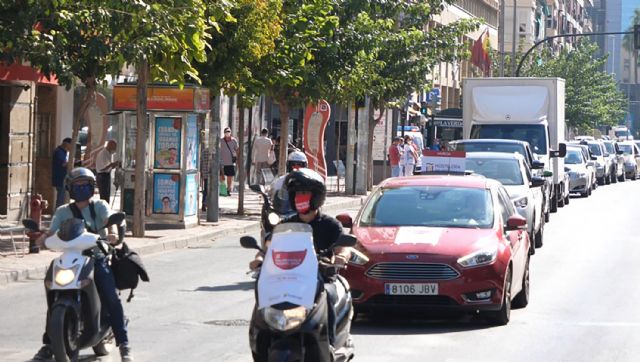 Cerca de 1.000 vehículos se echan a la calle para hacer llegar al Gobierno regional el grito de auxilio de la hostelería - 2, Foto 2