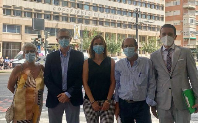 El consejero de Salud se reúne con representantes de la Asociación de Familiares de Niños con Cáncer de la Región - 1, Foto 1