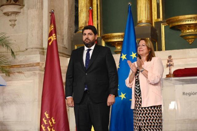 La presidenta de la Asamblea Regional y numerosos diputados autonómicos asisten a la toma de posesión de López Miras como presidente de la Comunidad Autónoma - 1, Foto 1