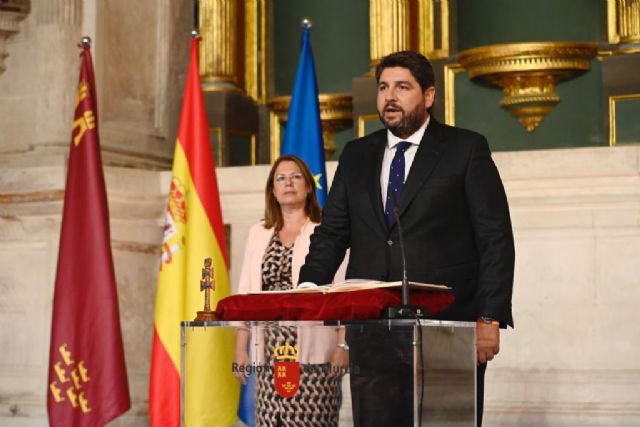 La presidenta de la Asamblea Regional y numerosos diputados autonómicos asisten a la toma de posesión de López Miras como presidente de la Comunidad Autónoma - 2, Foto 2