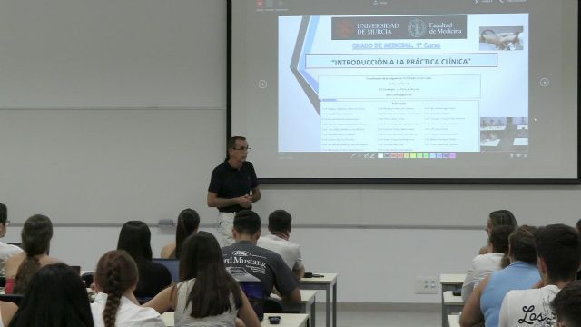 El Grado en Medicina de la UMU estrena una asignatura para acercar al alumnado de primer curso a la práctica clínica y la medicina familiar - 1, Foto 1