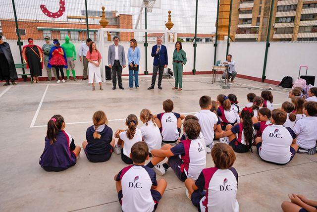 Escolarización. Sevilla . Juanma Moreno y José Luis Sanz comparten pupitre en Sevilla en el primer día de colegio - 2, Foto 2