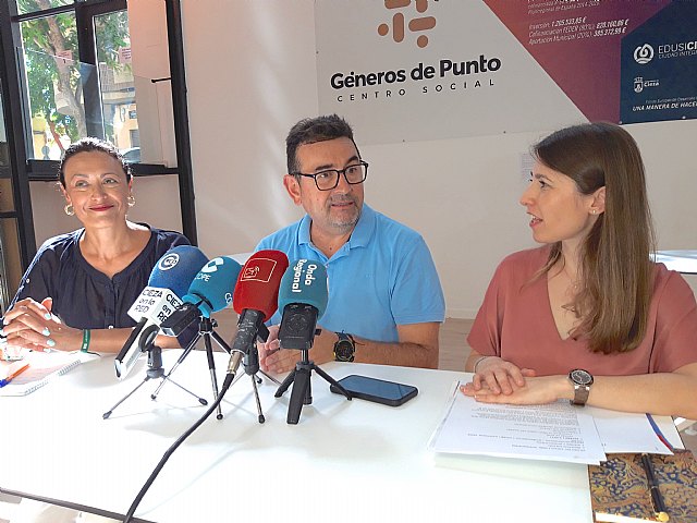 Presentan el curso y la nueva dirección de la extensión de la Escuela Oficial de Idiomas en Cieza - 1, Foto 1