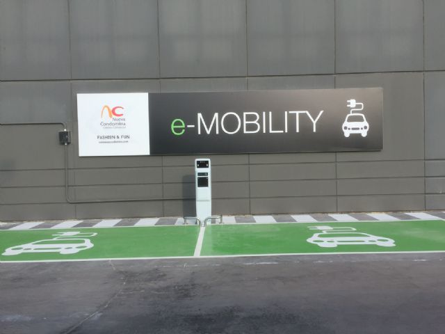 El primer Tesla Supercharger en un centro comercial de España está ya operativo en Nueva Condomina - 2, Foto 2