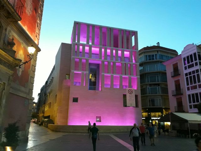 El Día Internacional de la Niña tiñe de rosa la fachada del Ayuntamiento en la Plaza Belluga - 1, Foto 1