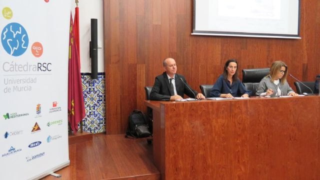 La UMU presenta un estudio sobre el nivel de Responsabilidad Social Corporativa de los Ayuntamientos de la Región - 1, Foto 1