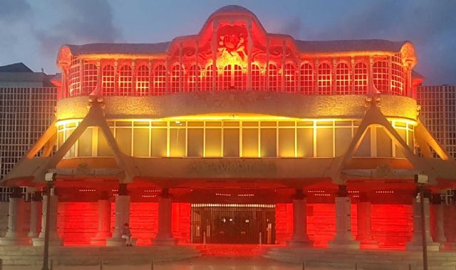 La Asamblea Regional se ilumina con los colores de la bandera de España con motivo del Día de la Hispanidad - 1, Foto 1