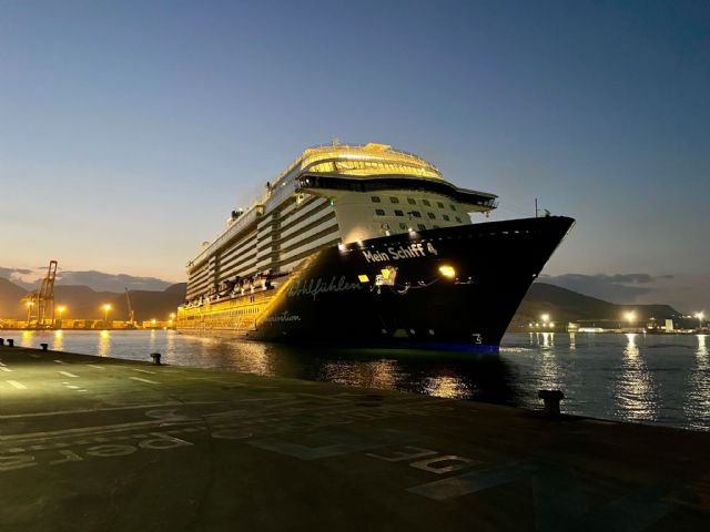 El crucero Mein Schiff 4 realiza su primera escala en Cartagena con más de 2.500 pasajeros - 1, Foto 1