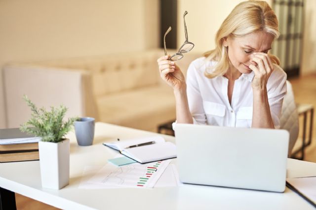 Especialistas de Quirónsalud Murcia recomiendan una iluminación y humedad ambiental óptimas para cuidar nuestros ojos en el trabajo - 1, Foto 1