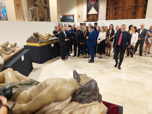 El Ayuntamiento reúne en una exposición las imágenes de los cinco cristos yacentes del escultor José Planes - 1, Foto 1