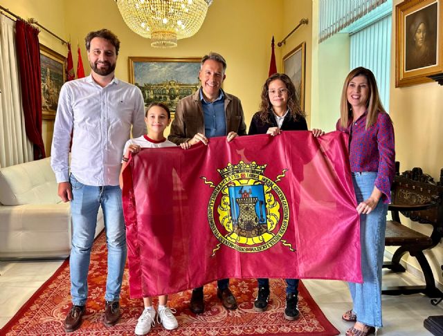 El alcalde recibe a las jóvenes Irene Porlán y Noa Gómez, representantes de España en la final del programa internacional Technovation Girls - 2, Foto 2