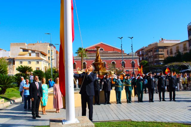 Los lorquinos celebrarán la Fiesta Nacional con el izado de la bandera de España en la Plaza de Colón - 3, Foto 3