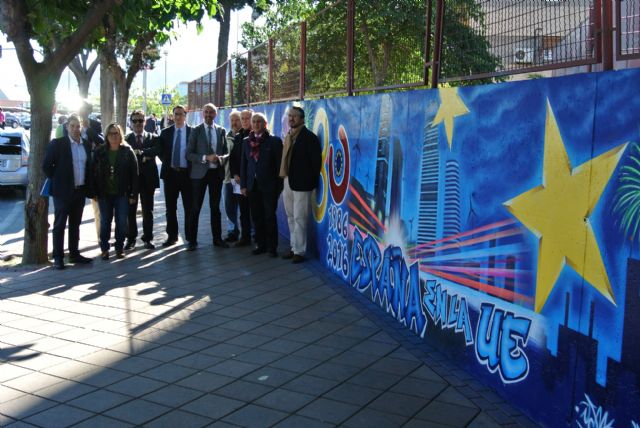 La Oficina Municipal del Grafiti dedica el mural de noviembre al 30 aniversario de la adhesión de España a la Unión Europea - 1, Foto 1