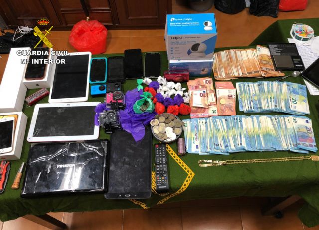 La Guardia Civil desmantela un activo punto de venta de droga con cerca de 800 dosis de cocaína - 4, Foto 4