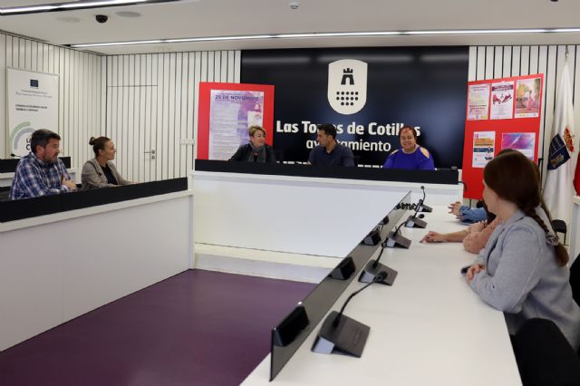 La marcha Patina o anda, pero… ¡¡¡muévete!!!, acto central de la conmemoración del 25N en Las Torres de Cotillas - 1, Foto 1