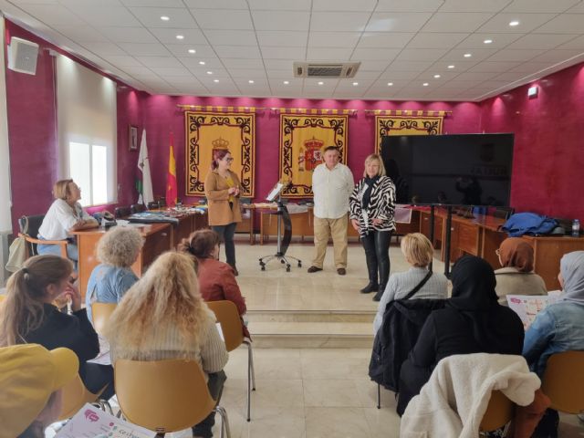 Entregados los diplomas a las alumnas del curso de costura 'Camina entre Telas' - 2, Foto 2