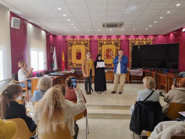 Entregados los diplomas a las alumnas del curso de costura 'Camina entre Telas' - 3, Foto 3