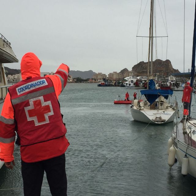 Los efectivos de Cruz Roja Emergencias en Águilas del Departamento de  Salvamento Marítimo intervienen en varias incidencias ocasionadas por 