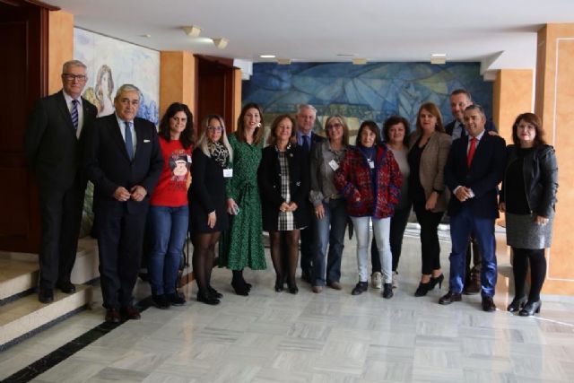 Reconocimiento de la Asamblea Regional a la labor pionera de APANDA en favor de la integración de las personas con discapacidad auditiva - 1, Foto 1