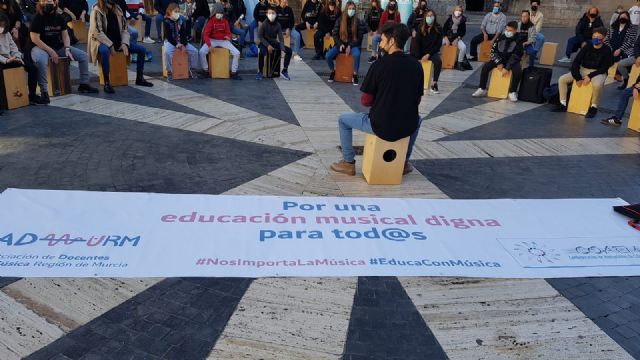 Concentración de los docentes de música de la Región de Murcia en defensa de la educación musical - 1, Foto 1