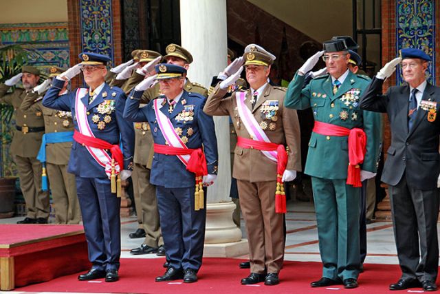 España. Sevilla. El General Cepeda Lucas, dio lectura del Real Decreto como Patrona de la Infantería la Virgen de la Inmaculada en Sevilla - 4, Foto 4