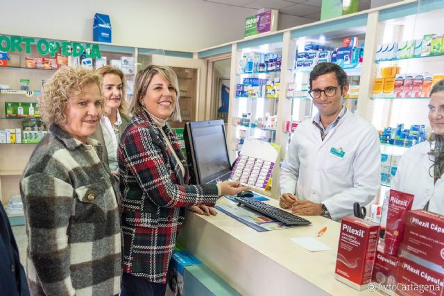 La alcaldesa firma un convenio con el Colegio de Farmacéuticos para garantizar la medicación a los mayores que viven solos - 1, Foto 1