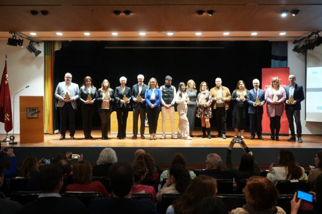 La Comunidad lidera un proyecto pionero en la Región para favorecer la inserción sociolaboral y la autonomía de jóvenes extutelados - 1, Foto 1