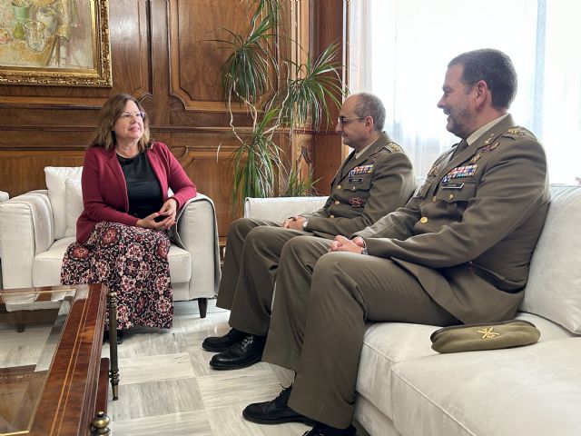 Visita institucional del coronel saliente y del coronel entrante y jefe del Regimiento de Artillería Antiaérea número 73 - 2, Foto 2