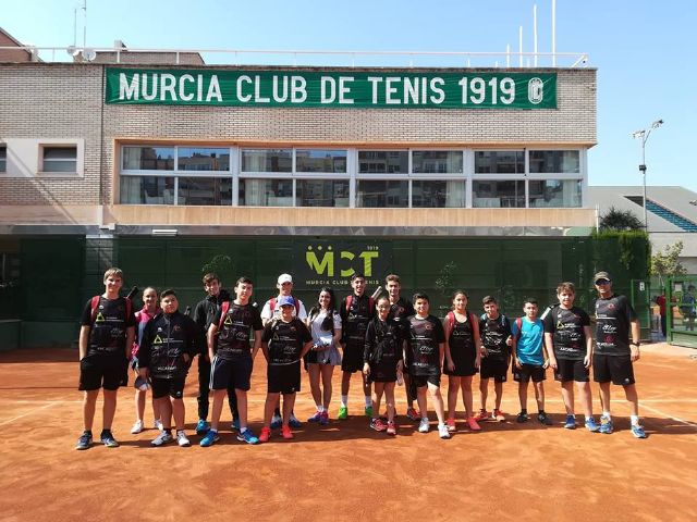 Victoria del equipo del C.T. Totana contra la Escuela de Tenis Kuore y el Club de Tenis Mazarrn - 8