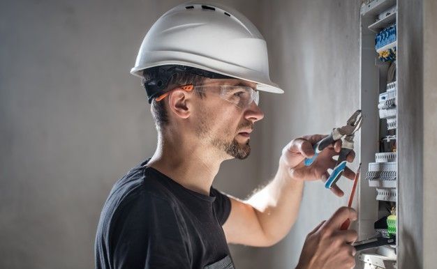 Cuando aumentar la potencia del contador de la luz según Electricista Córdoba - 1, Foto 1