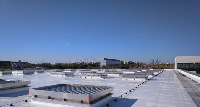 La lámina TPO de BMI instalada en tiempo récord en el nuevo Hospital de Emergencias Isabel Zendal en Madrid - 1, Foto 1