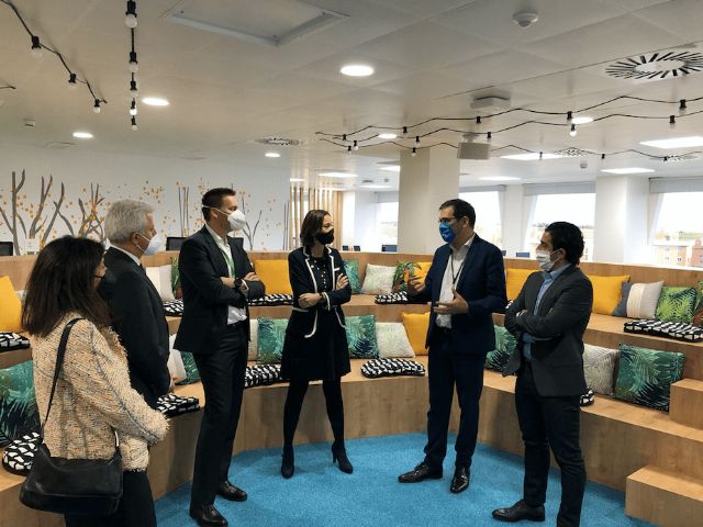 La Ministra de Industria visita a Schneider Electric para conocer su apuesta por la digitalización - 1, Foto 1