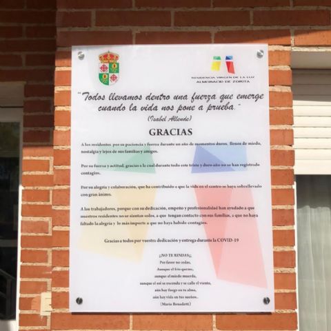 Placa en homenaje a los mayores y trabajadores de la Residencia Virgen de la Luz de Almonacid - 1, Foto 1