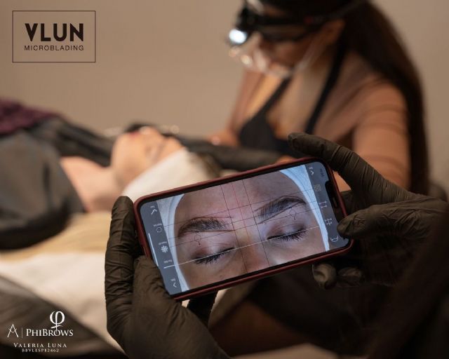 Microblading: la técnica de realce estético estrella del verano del 2021, por VLUN Microblading - 1, Foto 1