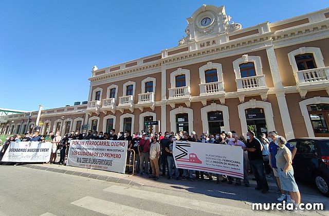 Movilizacin ciudadana para que no se cierren los trenes de cercanas Murcia-Lorca-guilas - 10