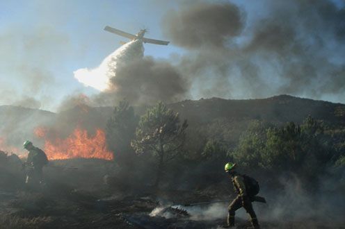 El MITECO amplía el dispositivo de medios aéreos para el control y extinción del incendio de Llançà, en Girona - 1, Foto 1