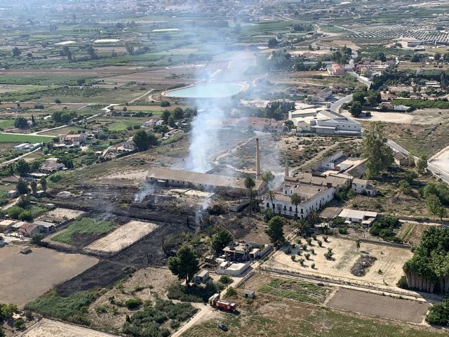 Incendio en zona de huertos abandonados en Palacios Blancos, Lorquí	 - 1, Foto 1