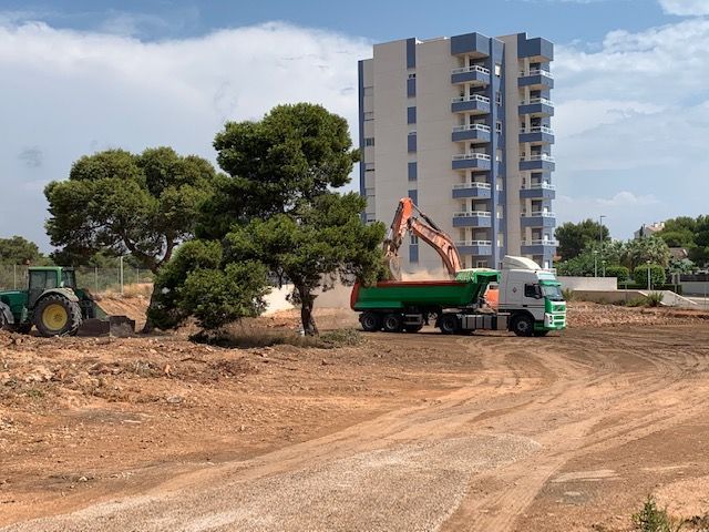 Urbincasa inicia con el movimiento de tierras la construcción del Residencial Seagardens en Campoamor - 1, Foto 1