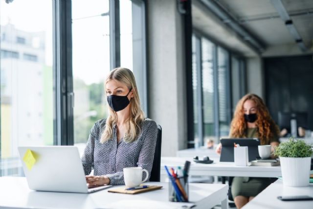 Los españoles piden alternar la vuelta a la oficina con el teletrabajo, si se implantan medidas para evitar contagios - 1, Foto 1