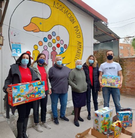Lilly entrega 276 juguetes para niños de Madrid en riesgo de exclusión, gracias a la solidaridad de sus empleados - 1, Foto 1