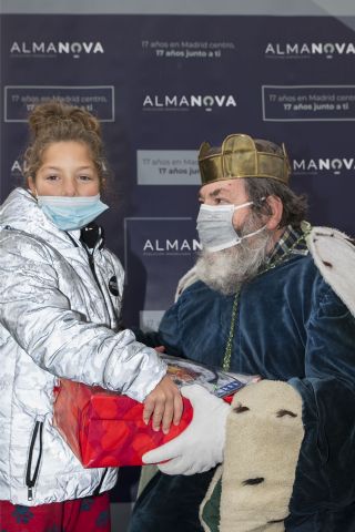 Almanova Inmobiliaria finaliza con éxito la campaña solidaria #NadieSinSonrisa en Madrid centro - 1, Foto 1