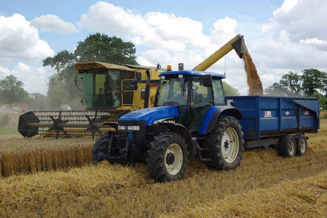 El Gobierno convoca subvenciones por 2 millones de euros destinadas a la obtención de avales para adquisición de maquinaria agrícola - 1, Foto 1