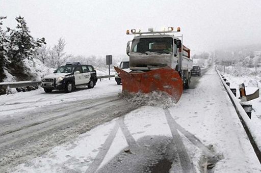 Disponibles 37 máquinas quitanieves y 4.084 toneladas de fundentes para hacer frente a las nevadas en Andalucía - 1, Foto 1