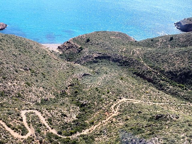 Rescatan a una senderista accidentada en la subida a las baterías de costa en La Azohía - 1, Foto 1