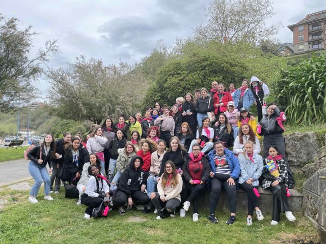 Más de 50 estudiantes del Centro de Formación Profesional Arce participan en la limpieza de la playa Ereaga - 1, Foto 1