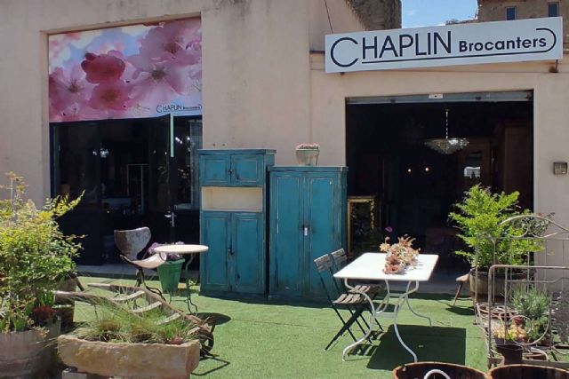 Variedad de mobiliario, decoración y antigüedades con Chaplin Concept Store - 1, Foto 1