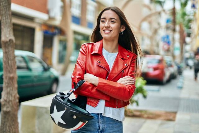 Los cursos para sacarse el carnet de moto en Madrid de Autoescuela 2000 - 1, Foto 1